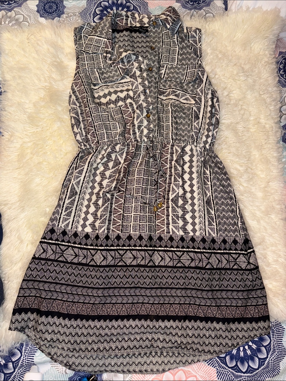 Sleeveless Geo-Print Midi Dress in Black and White